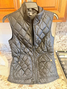 Eddie Bauer black puffer quilted vest size XS